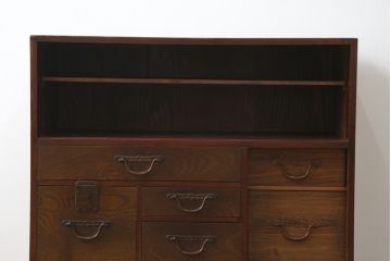 和製アンティーク　高級品!!　前面桑(クワ)材　黒柿材　桐材　銅金具と漆絵が美しく上品な小箪笥(収納タンス、小物収納、引き出し、時代箪笥、和たんす、サイドチェスト)(R-070150)