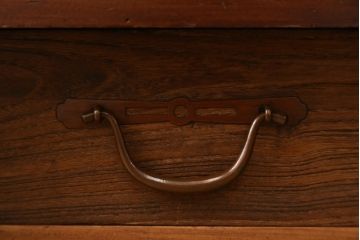 和製アンティーク　高級品!!　前面桑(クワ)材　黒柿材　桐材　銅金具と漆絵が美しく上品な小箪笥(収納タンス、小物収納、引き出し、時代箪笥、和たんす、サイドチェスト)(R-070150)
