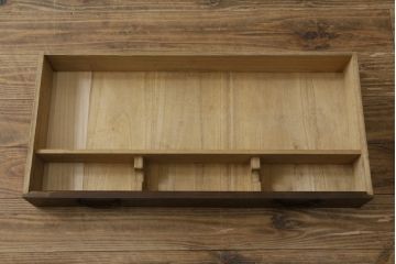 和製アンティーク　高級品!!　前面桑(クワ)材　黒柿材　桐材　銅金具と漆絵が美しく上品な小箪笥(収納タンス、小物収納、引き出し、時代箪笥、和たんす、サイドチェスト)(R-070150)