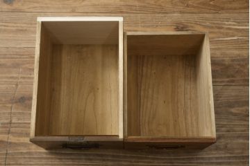 和製アンティーク　高級品!!　前面桑(クワ)材　黒柿材　桐材　銅金具と漆絵が美しく上品な小箪笥(収納タンス、小物収納、引き出し、時代箪笥、和たんす、サイドチェスト)(R-070150)