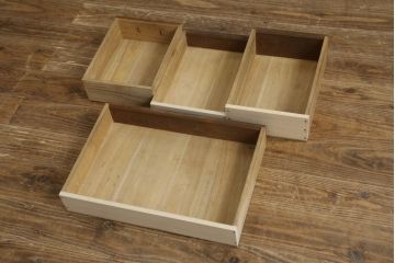 和製アンティーク　高級品!!　前面桑(クワ)材　黒柿材　桐材　銅金具と漆絵が美しく上品な小箪笥(収納タンス、小物収納、引き出し、時代箪笥、和たんす、サイドチェスト)(R-070150)