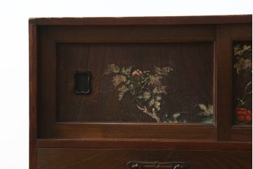 和製アンティーク　高級品!!　前面桑(クワ)材　黒柿材　桐材　銅金具と漆絵が美しく上品な小箪笥(収納タンス、小物収納、引き出し、時代箪笥、和たんす、サイドチェスト)(R-070150)