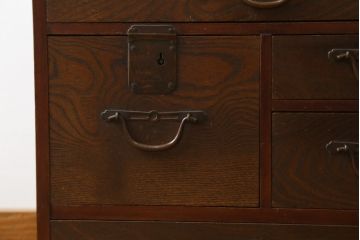 和製アンティーク　高級品!!　前面桑(クワ)材　黒柿材　桐材　銅金具と漆絵が美しく上品な小箪笥(収納タンス、小物収納、引き出し、時代箪笥、和たんす、サイドチェスト)(R-070150)