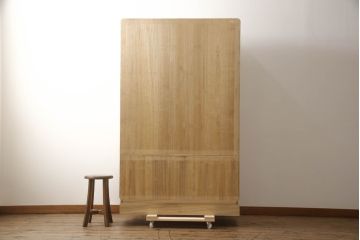中古　上手物　伝統工芸士　皆川繁久作　シックな色合いの金具が落ち着きある雰囲気を醸し出す加茂総桐箪笥(胴厚、四方丸、総桐たんす、引き出し、着物箪笥、和タンス、衣装箪笥)(定価約180万円)(R-070151)