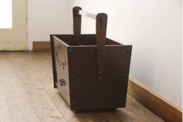 中古　希少な絶版品　駿河民芸　キャスター付きが便利な引き出し付きマガジンラック(本立て、収納)(R-070152)