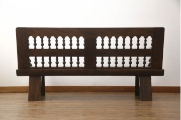 中古　松本民芸家具　厚みのある一枚板を座面に使ったスピンドルバックベンチ(長椅子)(R-070168)
