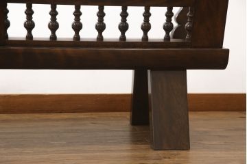 中古　松本民芸家具　厚みのある一枚板を座面に使ったスピンドルバックベンチ(長椅子)(R-070168)