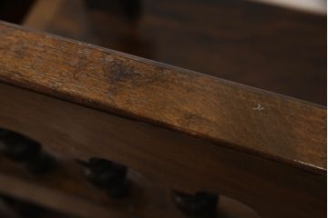 中古　松本民芸家具　厚みのある一枚板を座面に使ったスピンドルバックベンチ(長椅子)(R-070168)