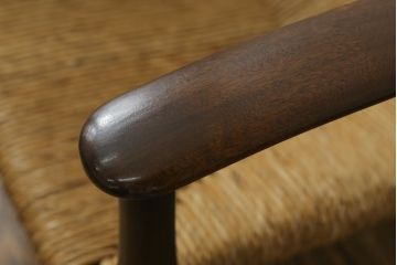 中古　美品　松本民芸家具　#77型曲肘付きイス　ラッシ座(ガマ座)がお洒落な曲肘イス(アームチェア、椅子、ダイニングチェア)(定価約28万円)(R-070170)