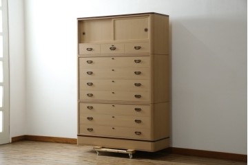 中古　美品　国産　高級　黒檀(コクタン)材　上質な和モダン空間を演出する総桐箪笥　(R-070174)