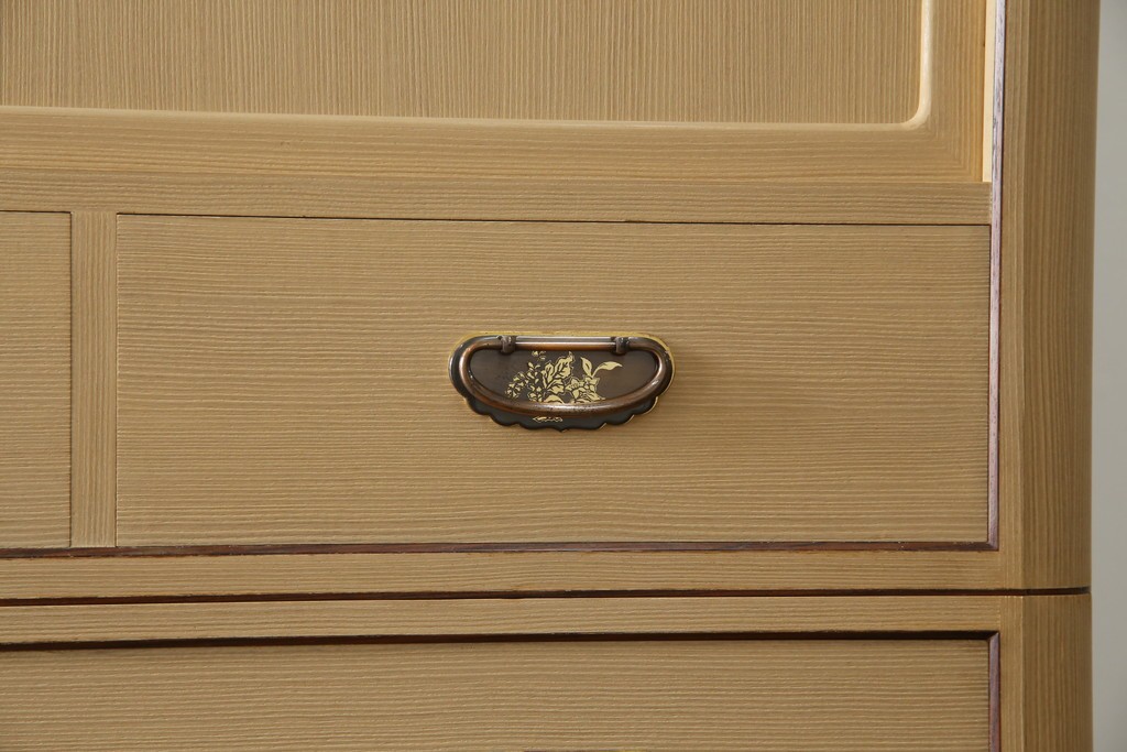 中古　美品　国産　高級　黒檀(コクタン)材　上質な和モダン空間を演出する総桐箪笥　(R-070174)