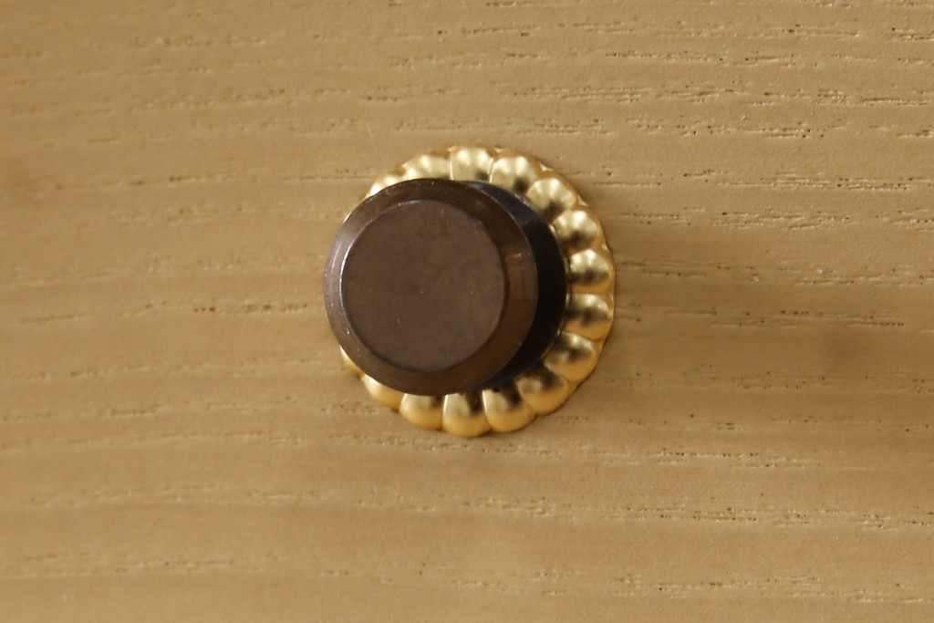 中古　美品　国産　高級　黒檀(コクタン)材　上質な和モダン空間を演出する総桐箪笥　(R-070174)