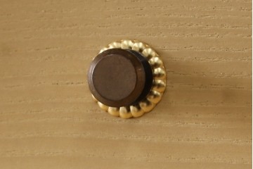 中古　美品　国産　高級　黒檀(コクタン)材　上質な和モダン空間を演出する総桐箪笥　(R-070174)