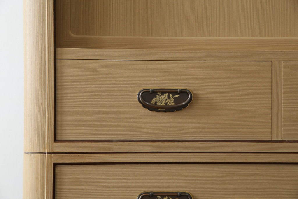 中古　美品　国産　高級　黒檀(コクタン)材　上質な和モダン空間を演出する総桐箪笥　(R-070174)