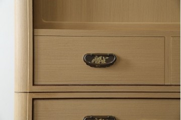 中古　美品　国産　高級　黒檀(コクタン)材　上質な和モダン空間を演出する総桐箪笥　(R-070174)