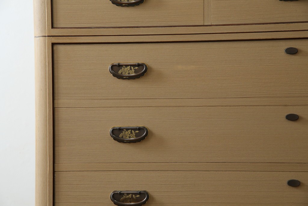 中古　美品　国産　高級　黒檀(コクタン)材　上質な和モダン空間を演出する総桐箪笥　(R-070174)