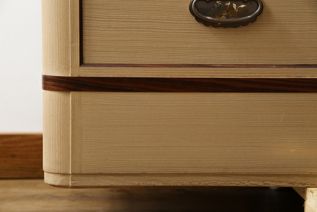 中古　美品　国産　高級　黒檀(コクタン)材　上質な和モダン空間を演出する総桐箪笥　(R-070174)