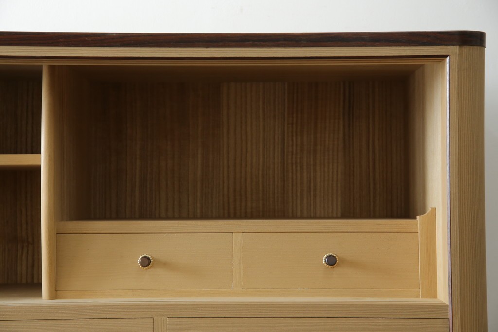 中古　美品　国産　高級　黒檀(コクタン)材　上質な和モダン空間を演出する総桐箪笥　(R-070174)