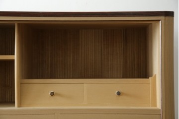 中古　美品　国産　高級　黒檀(コクタン)材　上質な和モダン空間を演出する総桐箪笥　(R-070174)