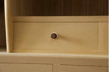 中古　美品　国産　高級　黒檀(コクタン)材　上質な和モダン空間を演出する総桐箪笥　(R-070174)