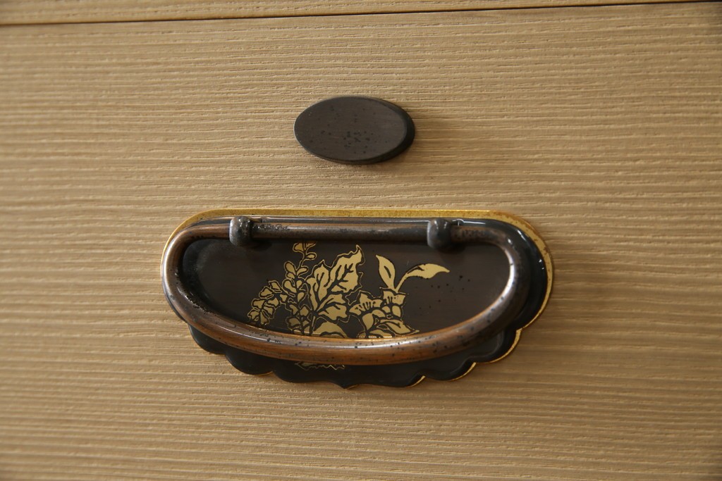 中古　美品　国産　高級　黒檀(コクタン)材　上質な和モダン空間を演出する総桐箪笥　(R-070174)