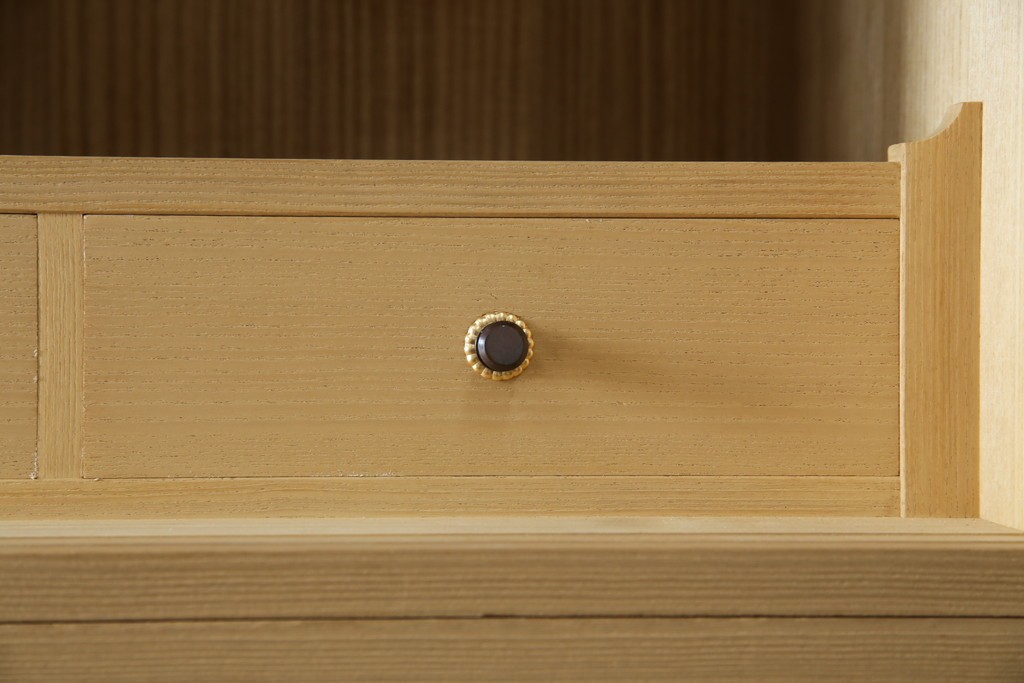 中古　美品　国産　高級　黒檀(コクタン)材　上質な和モダン空間を演出する総桐箪笥　(R-070174)