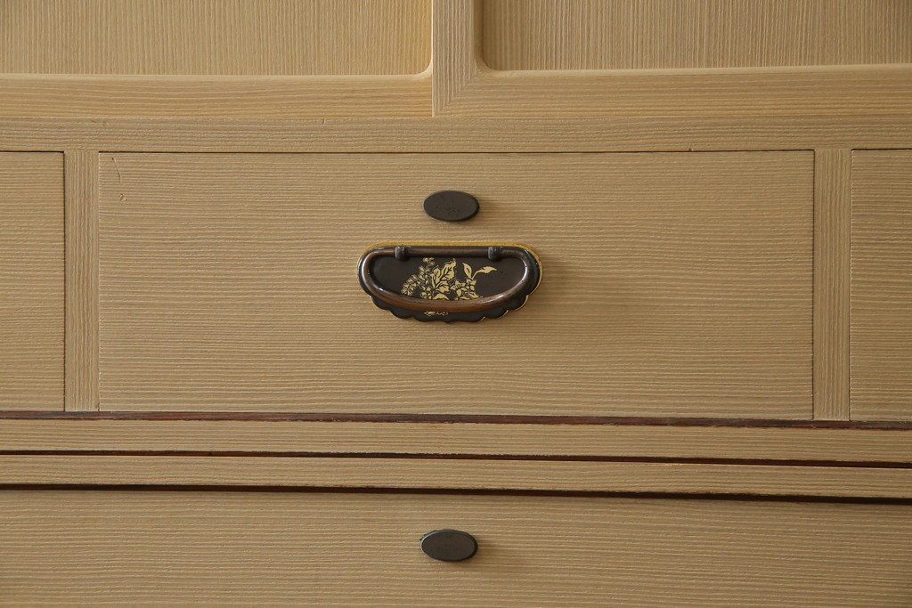 中古　美品　国産　高級　黒檀(コクタン)材　上質な和モダン空間を演出する総桐箪笥　(R-070174)