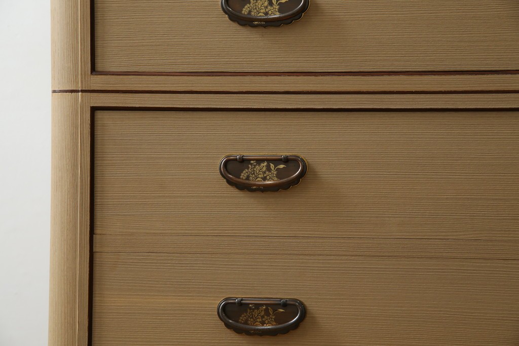 中古　美品　国産　高級　黒檀(コクタン)材　上質な和モダン空間を演出する総桐箪笥　(R-070174)