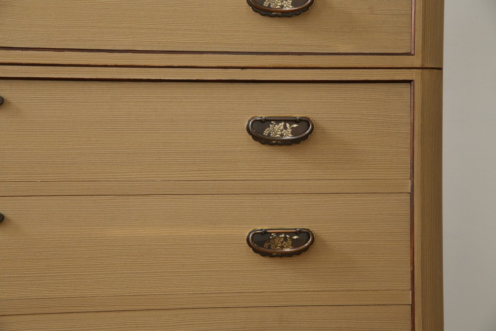 中古　美品　国産　高級　黒檀(コクタン)材　上質な和モダン空間を演出する総桐箪笥　(R-070174)