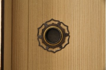 中古　美品　国産　高級　黒檀(コクタン)材　上質な和モダン空間を演出する総桐箪笥　(R-070174)