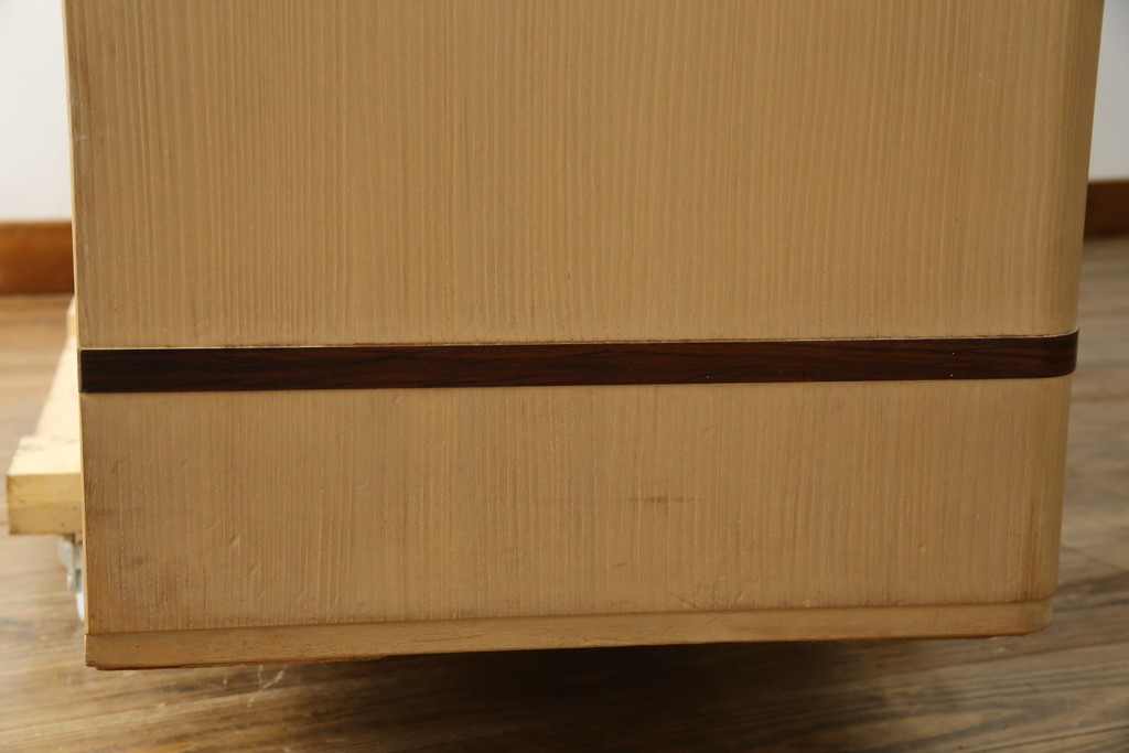 中古　美品　国産　高級　黒檀(コクタン)材　上質な和モダン空間を演出する総桐箪笥　(R-070174)