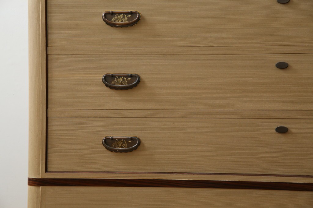 中古　美品　国産　高級　黒檀(コクタン)材　上質な和モダン空間を演出する総桐箪笥　(R-070174)