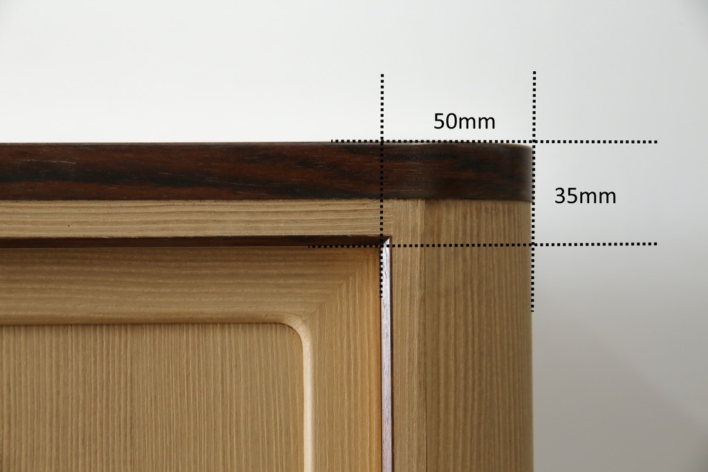 中古　美品　国産　高級　黒檀(コクタン)材　上質な和モダン空間を演出する総桐箪笥　(R-070174)