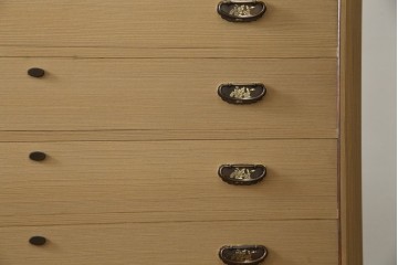 中古　美品　国産　高級　黒檀(コクタン)材　上質な和モダン空間を演出する総桐箪笥　(R-070174)