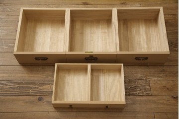 中古　美品　国産　高級　黒檀(コクタン)材　上質な和モダン空間を演出する総桐箪笥　(R-070174)