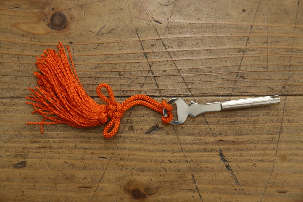 中古　美品　国産　高級　黒檀(コクタン)材　上質な和モダン空間を演出する総桐箪笥　(R-070174)