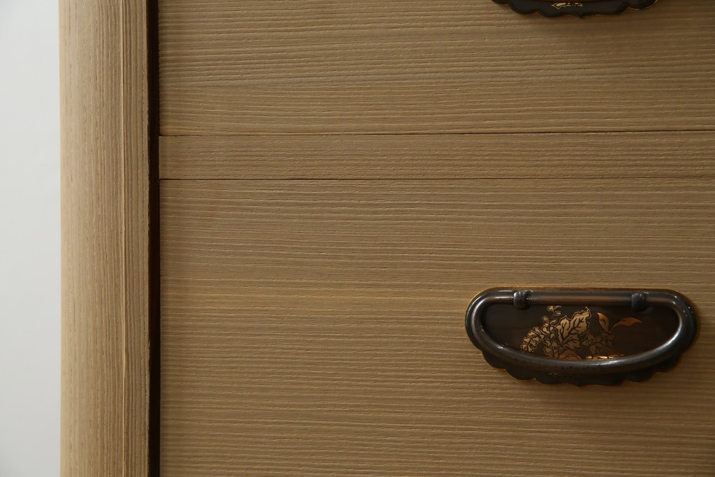 中古　美品　国産　高級　黒檀(コクタン)材　上質な和モダン空間を演出する総桐箪笥　(R-070174)