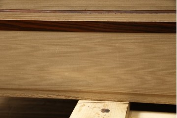 中古　美品　国産　高級　黒檀(コクタン)材　上質な和モダン空間を演出する総桐箪笥　(R-070174)