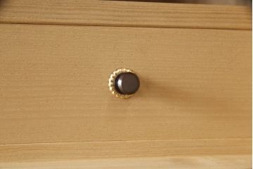 中古　美品　国産　高級　黒檀(コクタン)材　上質な和モダン空間を演出する総桐箪笥(総桐たんす、衣装箪笥、収納タンス、和タンス、引き出し)(R-070174)
