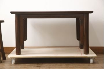 中古　美品　松本民芸家具　柳型茶卓A　慎ましさの中に個性が光るローテーブル(茶卓、センターテーブル、作業台)(定価約17万円)(R-070178)