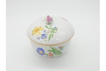 ドイツ　マイセン　Meissen　ベーシックフラワー　二つ花　置いてあるだけでもおしゃれなシュガーポット(洋食器、蓋付きボックス、ボンボン、小物入れ)(R-070192)