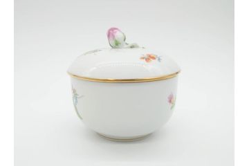 ドイツ　マイセン　Meissen　ベーシックフラワー　二つ花　置いてあるだけでもおしゃれなシュガーポット(洋食器、蓋付きボックス、ボンボン、小物入れ)(R-070192)