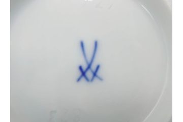 ドイツ　マイセン　Meissen　ベーシックフラワー　二つ花　置いてあるだけでもおしゃれなシュガーポット(洋食器、蓋付きボックス、ボンボン、小物入れ)(R-070192)