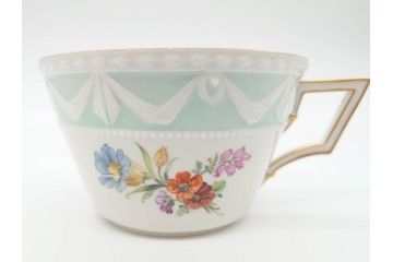 ベルリン　KPM(ベルリン王立磁器製陶所)　KURLAND　クアランド　クラシックな雰囲気溢れるティーカップ&ソーサー3客セット(ケーピーエムベルリン、C&S、王笏、洋食器)(R-070196)