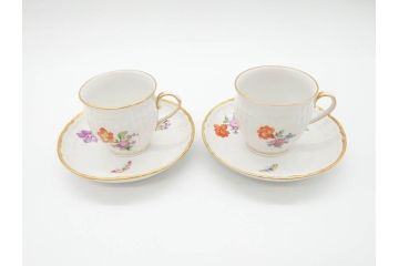 ベルリン　KPM(ベルリン王立磁器製陶所)　金彩　花　蝶　繊細な意匠が美しいティーカップ&ソーサー(ケーピーエムベルリン、王の笏、王笏、ロココ調、C&S)(R-070198)
