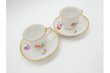 ベルリン　KPM(ベルリン王立磁器製陶所)　金彩　花　蝶　繊細な意匠が美しいティーカップ&ソーサー(ケーピーエムベルリン、王の笏、王笏、ロココ調、C&S)(R-070198)