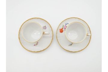 ベルリン　KPM(ベルリン王立磁器製陶所)　金彩　花　蝶　繊細な意匠が美しいティーカップ&ソーサー(ケーピーエムベルリン、王の笏、王笏、ロココ調、C&S)(R-070198)