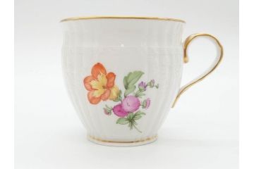 ベルリン　KPM(ベルリン王立磁器製陶所)　金彩　花　蝶　繊細な意匠が美しいティーカップ&ソーサー(ケーピーエムベルリン、王の笏、王笏、ロココ調、C&S)(R-070198)