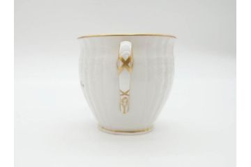 ベルリン　KPM(ベルリン王立磁器製陶所)　金彩　花　蝶　繊細な意匠が美しいティーカップ&ソーサー(ケーピーエムベルリン、王の笏、王笏、ロココ調、C&S)(R-070198)