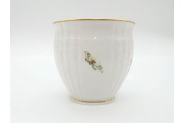ベルリン　KPM(ベルリン王立磁器製陶所)　金彩　花　蝶　繊細な意匠が美しいティーカップ&ソーサー(ケーピーエムベルリン、王の笏、王笏、ロココ調、C&S)(R-070198)